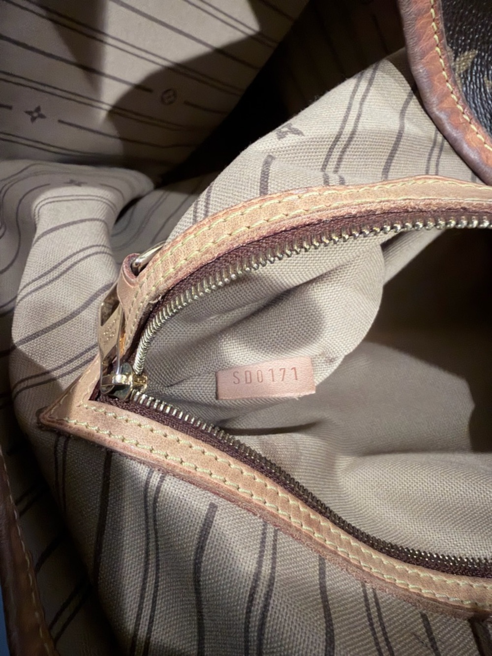 Authentic LV Delightful GM Monogram Shoulderbag - Picture 13 of 16